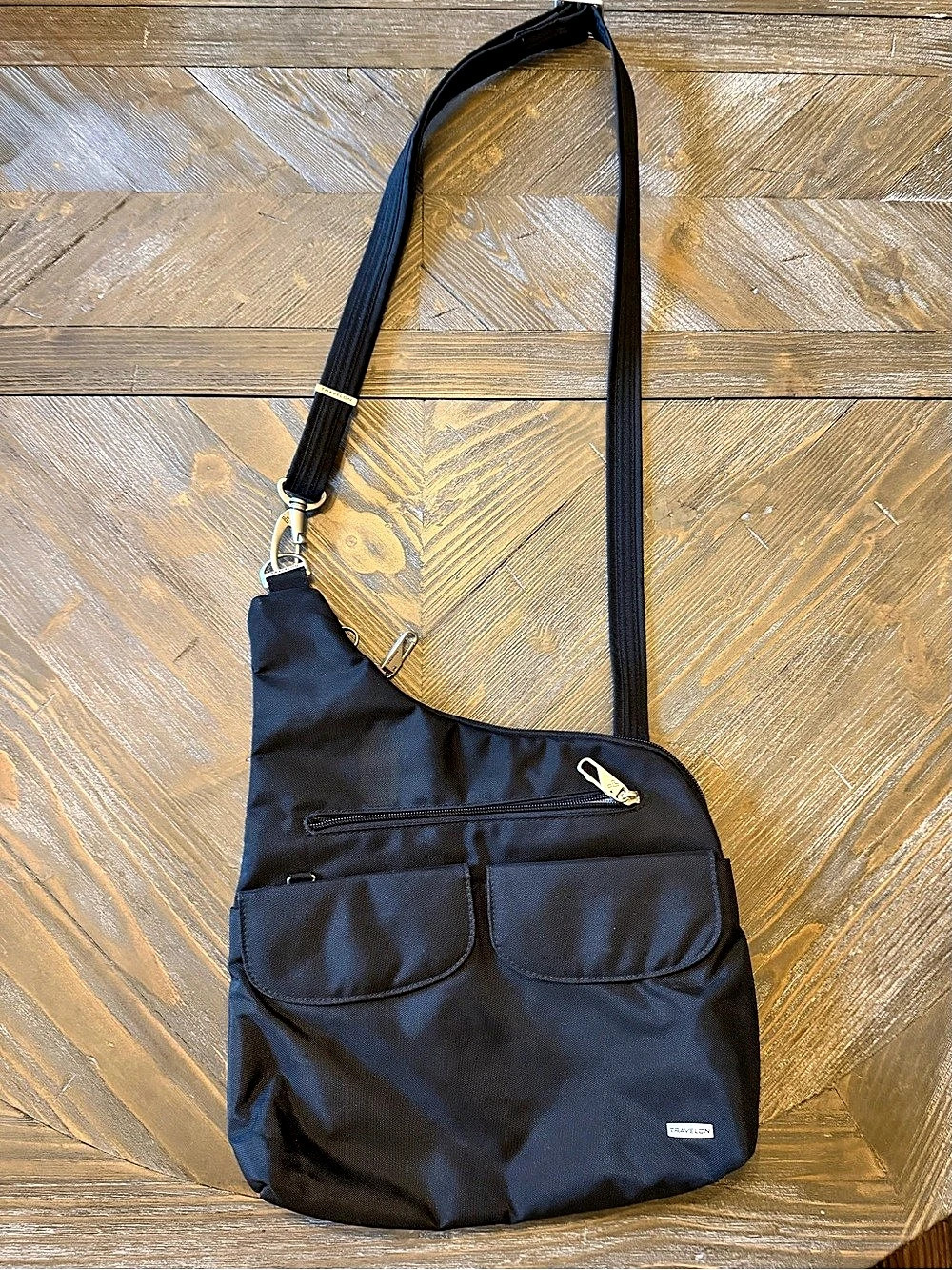 Travelon Anti-Theft Classic Messenger Bag Crossbody in Black